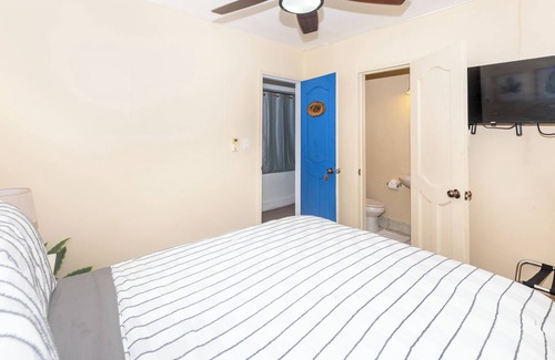 Antoneys Cay Hotel | Cozy 1-bedroom hotel with WiFi, AC in Roatan Island, West End Road