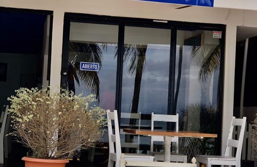 Antoneys Cay Hotel | Cozy 1-bedroom hotel with WiFi, AC in Roatan Island, West End Road