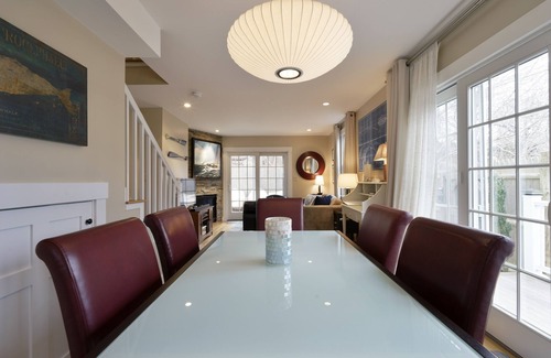 Provincetown Casa | West End Modern Townhouse, estacionamiento, a pie de la playa Mussel, Boatslip & Liz's Cafe