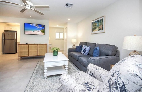 Tradewinds Cabaña | West End Paradise Unit 3 Fish 6 - One bedroom suite w/water views