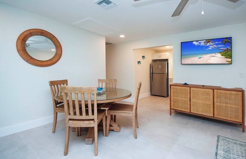 Tradewinds Cabaña | West End Paradise Unit 3 Fish 6 - One bedroom suite w/water views