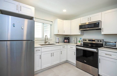 Tradewinds Cabaña | West End Paradise Unit 3 Fish 6 - One bedroom suite w/water views