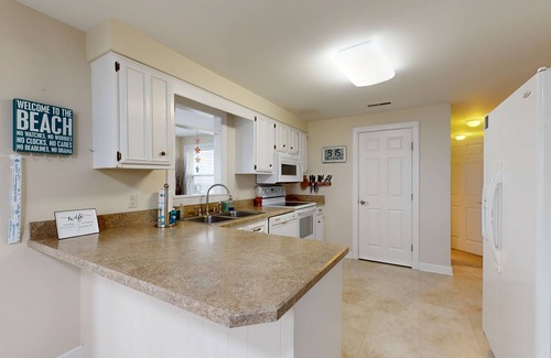 Worcester County Casa | West Fenwick home w/deck, patio, firepit, balcony & grill