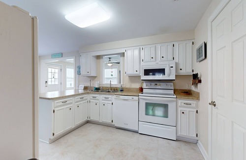Worcester County Casa | West Fenwick home w/deck, patio, firepit, balcony & grill