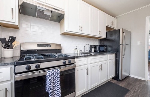 West Hartford Apartamento | West Hartford Affordable, NEW, & Parking Included