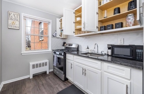 West Hartford Apartamento | West Hartford Affordable, NEW, & Parking Included