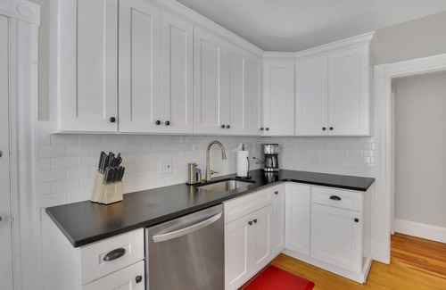 West Hartford Apartamento | West Hartford Center: Charming New England Apt