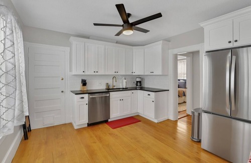 West Hartford Apartamento | West Hartford Center: Charming New England Apt