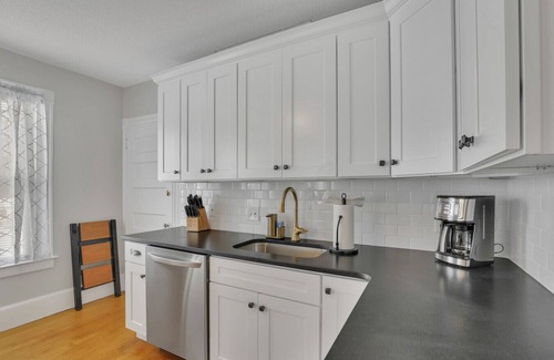West Hartford Apartamento | West Hartford Center: Charming New England Apt