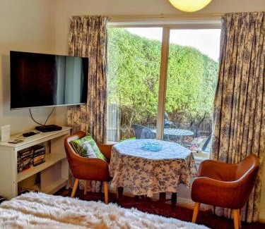 West Hobart Apartamento | West Hobart self contained 2 bedroom studio walk to town