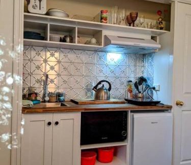 West Hobart Apartamento | West Hobart self contained 2 bedroom studio walk to town