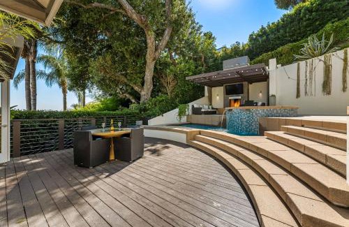 Hollywood Hills West Casa | West Hollywood Hills Jacuzzi and Beautiful View