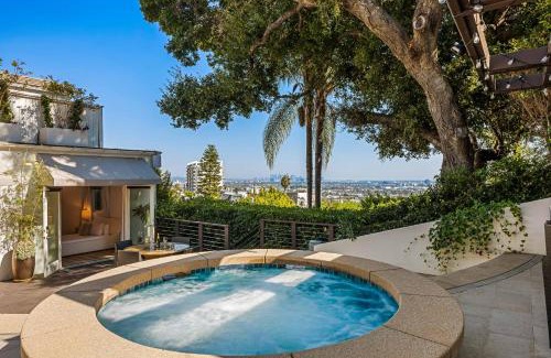 Hollywood Hills West Casa | West Hollywood Hills Jacuzzi and Beautiful View