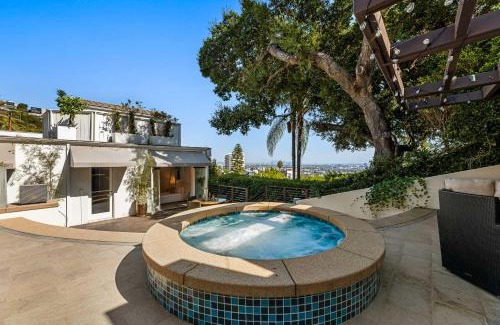 Hollywood Hills West Casa | West Hollywood Hills Jacuzzi and Beautiful View
