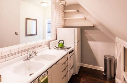 Melrose Casa | West Hollywood Little House con patio trasero y garaje.
