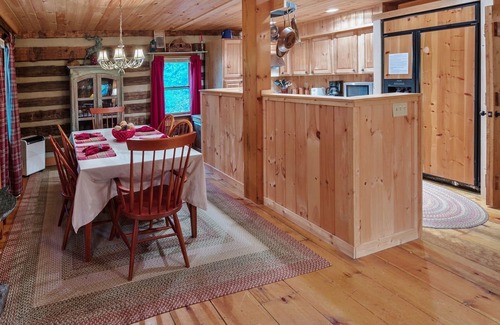 Todd Cabina | Cabin Fever West Jefferson / Boone - IMPUESTOS, WIFI Y MANTELERIAS TODO INCLUIDO!