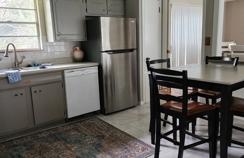 Cedar Bluff Casa | West Knoxville near I-40/Easy access to all Knoxville/Pet friendly/15 min to UT