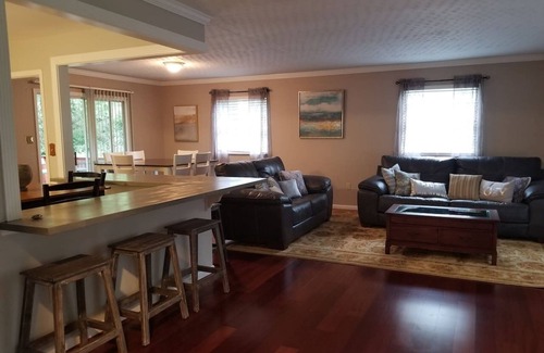 Cedar Bluff Casa | West Knoxville near I-40/Easy access to all Knoxville/Pet friendly/15 min to UT