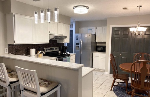 Ashley Oaks Casa | West Knoxville’s Modern Home Dog Friendly-Crib Easy Access UT-Airport-Oak Ridge