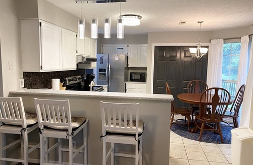 Ashley Oaks Casa | West Knoxville’s Modern Home Dog Friendly-Crib Easy Access UT-Airport-Oak Ridge