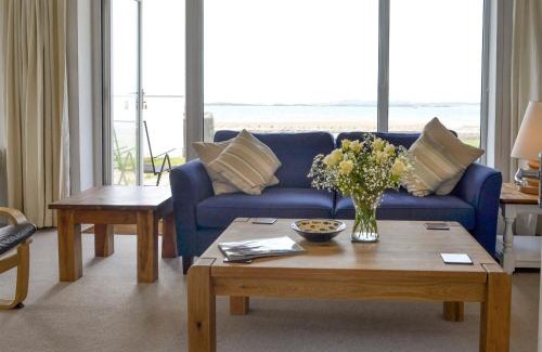 Rhosneigr Casa | West Lawn