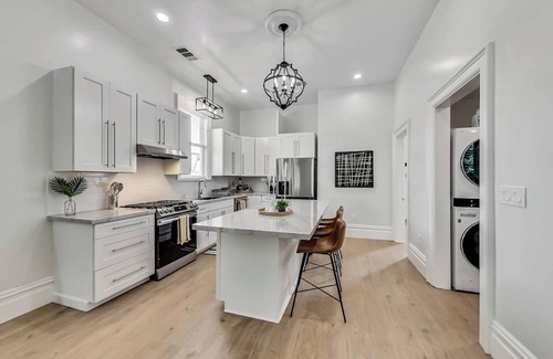 Prescott Casa | West Oakland charmer: 2br/2bath - AC & W/D