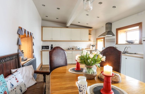 Llaneilian Casa | WEST POINT LYNAS LIGHTHOUSE KEEPER'S COTTAGE, pet friendly in Amlwch