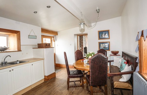 Llaneilian Casa | WEST POINT LYNAS LIGHTHOUSE KEEPER'S COTTAGE, pet friendly in Amlwch