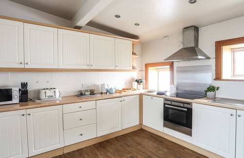 Llaneilian Casa | WEST POINT LYNAS LIGHTHOUSE KEEPER'S COTTAGE, pet friendly in Amlwch