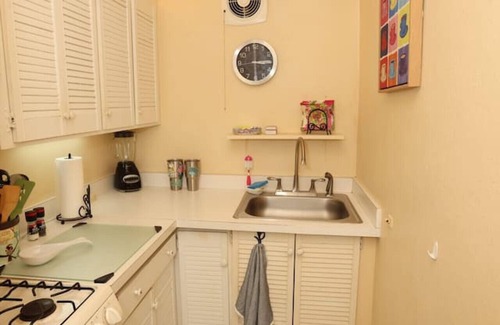 Carlton Apartamento | West Side Gem: Spacious 2-Unit Haven