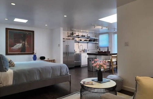 Downtown San Francisco Casa | West SOMA Oasis - Apartment and Studio