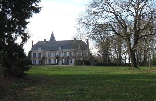Theneuille Apartamento | West wing of 17th century manoir in the heart of La France Profonde
