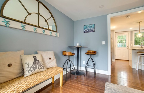 West Yarmouth Cabaña | West Yarmouth Cottage w/ Gas Grill: Walk to Beach!