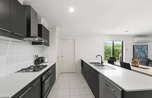Truganina Casa | westburn gramma School family house Truganina