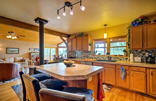 Westcliffe Casa | ¡NUEVO! 5-Acre Westcliffe Mtn Home w / Deck-Near Trails