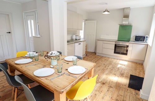 Anderby Creek Cabaña | WESTCOTT, pet friendly, with open fire in Chapel St Leonards