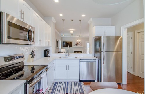 West End Condominio | WestEnd Ave♥Spacious Deck♥Fast WiFi♥WorkSpace♥4 Beds 2.5 Baths♥Free Parking♥Pets