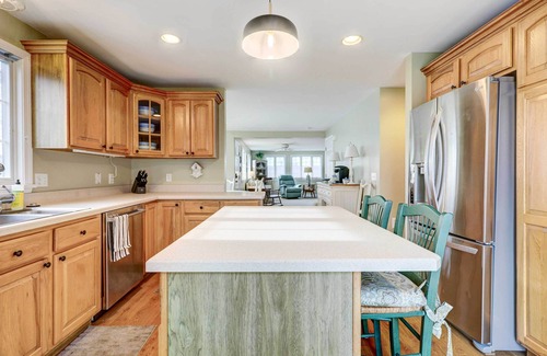Misquamicut Casa | Westerly Retreat ~ 1/4 Mi to Private Beach!