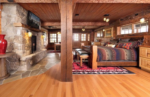 White Lake Complejo | Western Barn Suite @ Driftwood Ranch - a Horse and Cattle Ranch - White Lake, NY