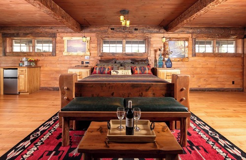 White Lake Complejo | Western Barn Suite @ Driftwood Ranch - a Horse and Cattle Ranch - White Lake, NY