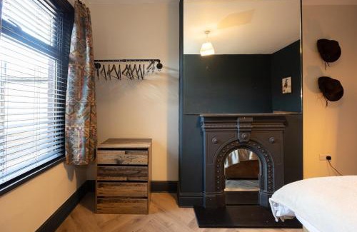 Warrington Casa | Western House - Central Warrington - Sleeps 5