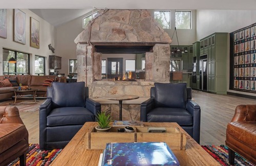 Wimberley Casa | Western Luxury Lifestyle Meets Relaxed Family Getaway | The Gathering Wimberly