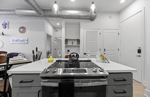 Dallas Apartamento | Western Saloon 2BR 4Bed Prime Location
