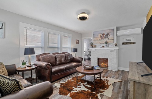 Fort Worth Casa | Western Themed Condo in the Heart of Downtown