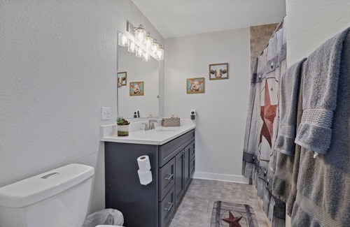 Fort Worth Casa | Western Themed Condo in the Heart of Downtown