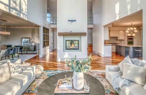Calgary Casa | Western View in Elbow Valley... Make it Your Hot Tub Time Machine! :)