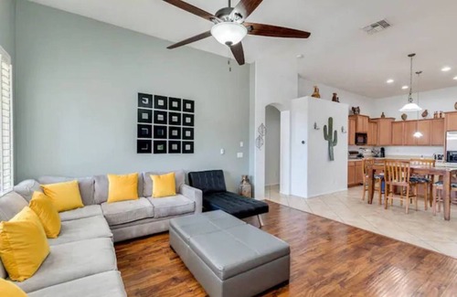Rovey Farm Estates Casa | WESTGATE/DIMOND CASINO/GREAT LOCATION