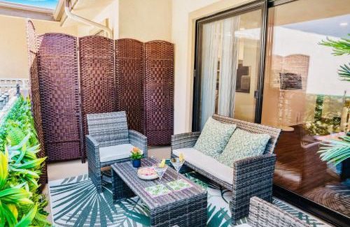 Westlake Village Apartamento | Westlake Village Escape 2 Bedroom 2 Bath with Pool & Jacuzzi View! Welcome Champagne