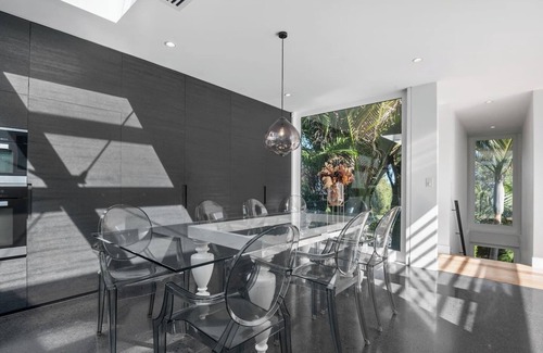 Westmere Apartamento | Westmere Luxury | w Pool | by Furnished Rentals