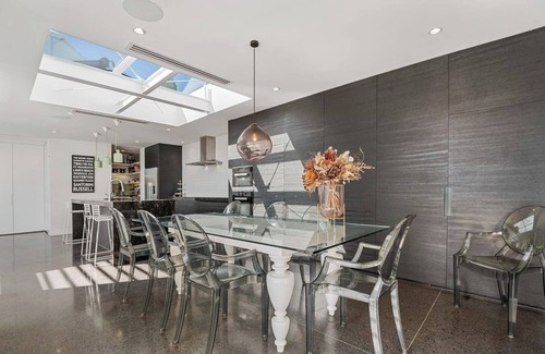Westmere Apartamento | Westmere Luxury | w Pool | by Furnished Rentals